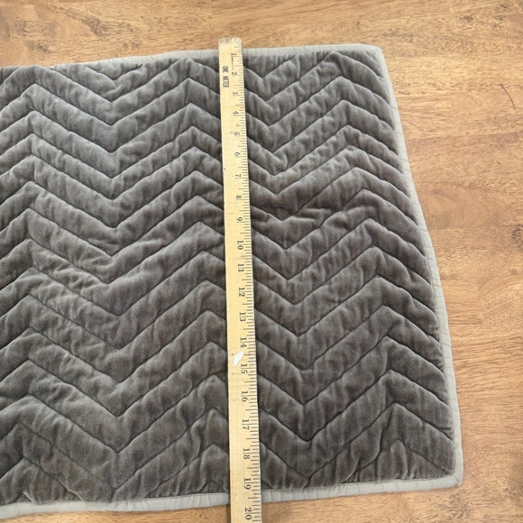 Grandinroad Pillow Shams Set of 2 Standard Brown-Green Chevron Quilted Velvet - Picture 4 of 7